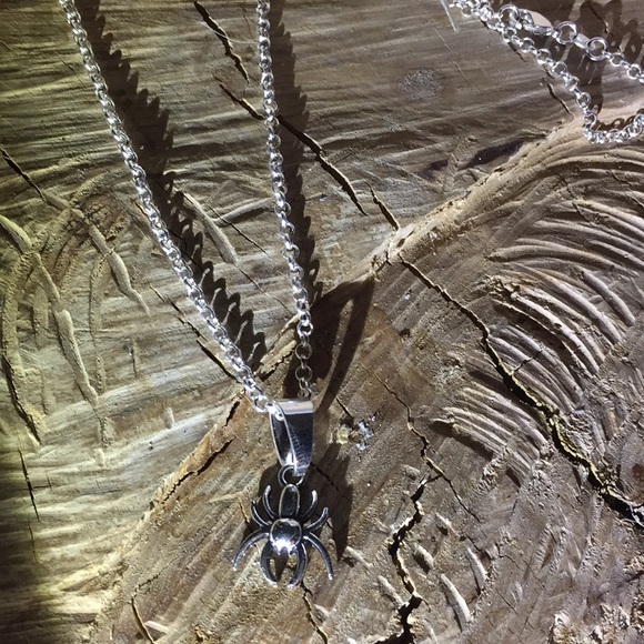 🕷🕸BRAND NEW Scary, Elegant, SPIDER NECKLACE!! - Picture 2 of 4